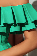 Mini-robe à volants et épaules dénudées