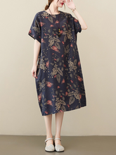 Kurzes, ausgestelltes Kleid mit Puffärmeln und gesmokten Taillen