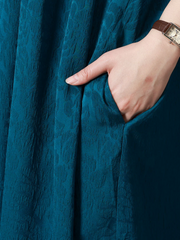 Robe mi-longue brodée à manches longues et col rond