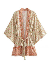 Kurzer Kimono-Staubmantel aus Baumwolle mit Blumenmuster in Braun, Lila und Orange