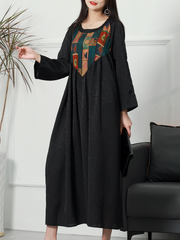 Robe mi-longue brodée à manches longues et col rond