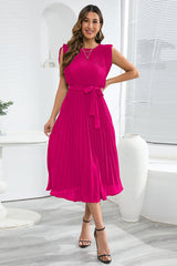 Midikleid mit plissiertem Saum und Gürtel