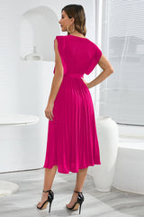 Midikleid mit plissiertem Saum und Gürtel