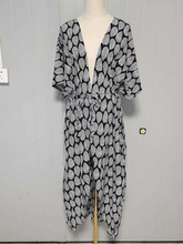 Bedruckter Kimono-Staubmantel aus Polyester in Schwarz und Gelb, lange Länge