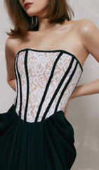 Bandeau-Kleid mit Spitzenstickerei in Schwarz