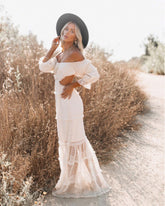 Seychelles – Gesmoktes, gestuftes Maxikleid – Creme