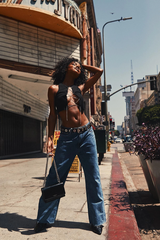 Kurzes Top mit Strass-Schnürung vorne