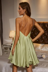 Mini-Satinkleid mit Kettenträgern