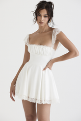 Robe courte trapèze en dentelle