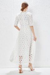 Robe longue blanche Emily in Paris