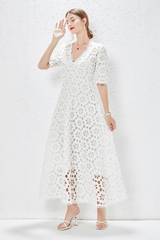 Robe longue blanche Emily in Paris