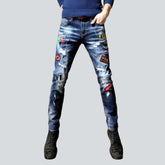 Herrenjeans mit Whisker-Stickerei