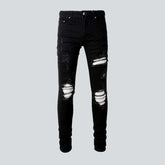Jean biker déchiré avec patch blanc