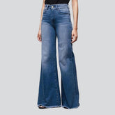 Stylische Damenjeans mit weitem Bein