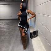 Asymmetrisches, kontrastierendes, ärmelloses Midi-Pulloverkleid mit hohem Halsausschnitt - Schwarz