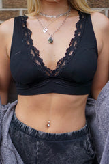 Soutien-gorge en dentelle noire à décolleté en V