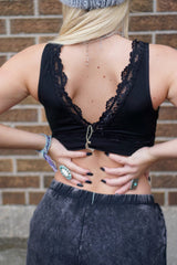 Soutien-gorge en dentelle noire à décolleté en V