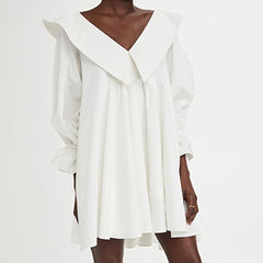 Robe babydoll mini à col Chelsea et manches ballon en V - Blanc