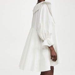 Robe babydoll mini à col Chelsea et manches ballon en V - Blanc