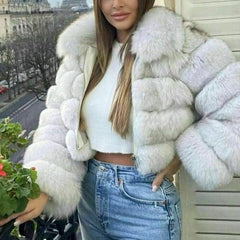 Kurzer Kunstpelzmantel mit übertriebenen langen Ärmeln und breitem Kragen - Weiß