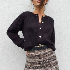 Schmeichelnder, gerippter Strick-Cardigan mit Knopfleiste und langen Ärmeln - Schwarz