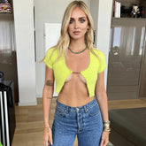 Flauschige, gerippte Crop-Cardigan mit Buchstabenkette vorne und offenen Ärmeln - Gelb