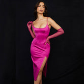 Robe de cocktail mi-longue en satin brillant à encolure dégagée et fente haute - Rose