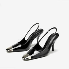 Moderne Slingback-Pumps aus Lackleder mit quadratischer Zehenpartie aus Metall - Schwarz