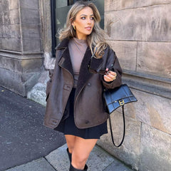 Oversize-Mantel aus Wildlederimitat mit Reverskragen und Knopfleiste und langen Ärmeln - Kaffee