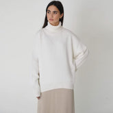 Oversize-Rollkragenpullover mit Rippenmuster und hohen, niedrigen Ärmeln - Weiß