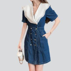 Robe courte en jean à col blanc