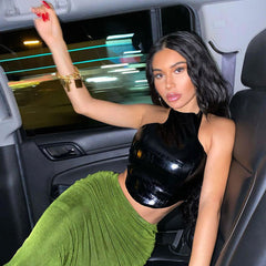 Street Style – Neckholder-Crop-Top aus Leder mit Kroko-Prägung - Schwarz