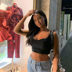 Atemberaubendes ärmelloses Neckholder-Crop-Top mit Metallic-Besatz und Wasserfallausschnitt - Schwarz