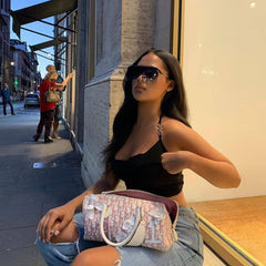 Atemberaubendes ärmelloses Neckholder-Crop-Top mit Metallic-Besatz und Wasserfallausschnitt - Schwarz