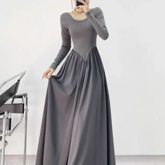 Robe longue grise avec taille en V