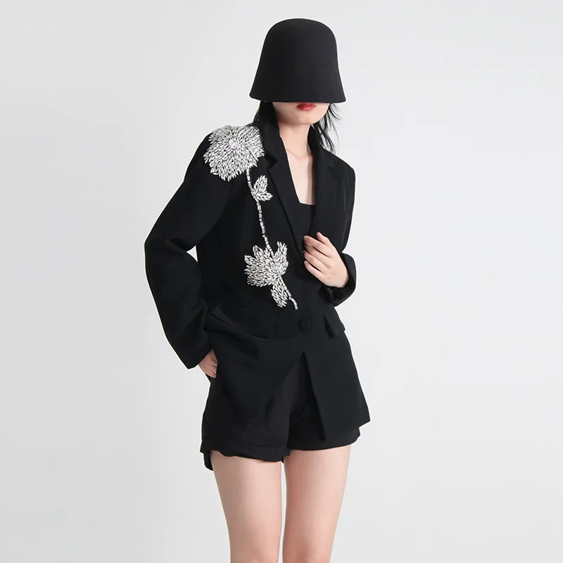 Schwarzer Blazer mit Strassblume