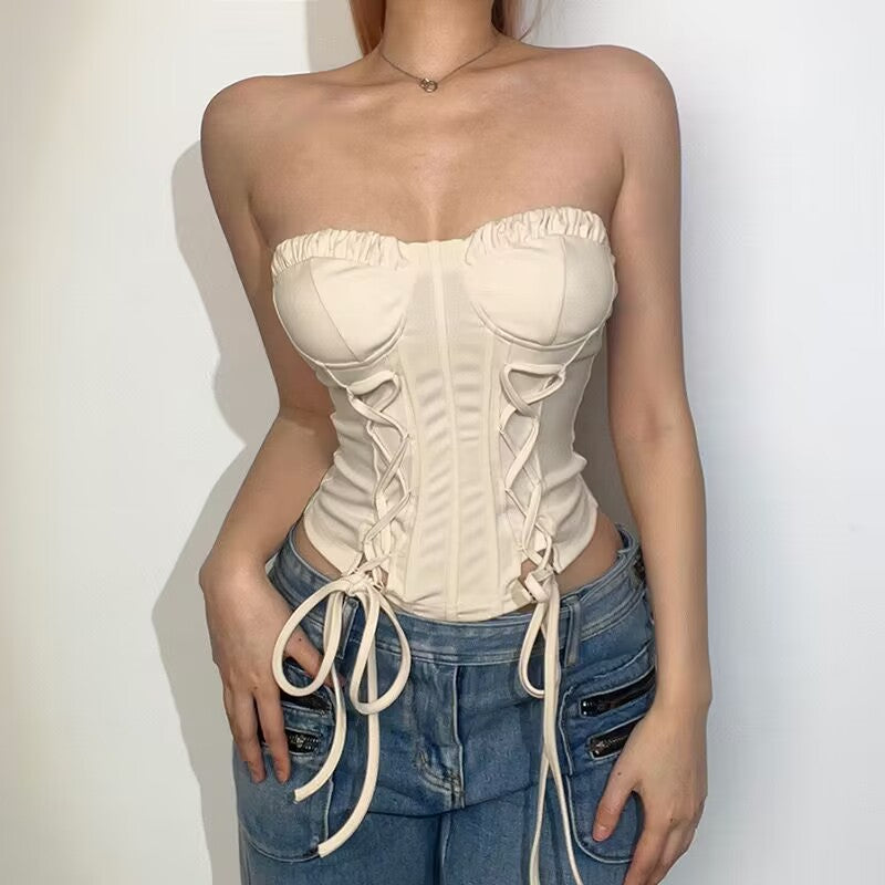 Haut corset court tube en satin à lacets pailletés et décolleté en cœur sans manches