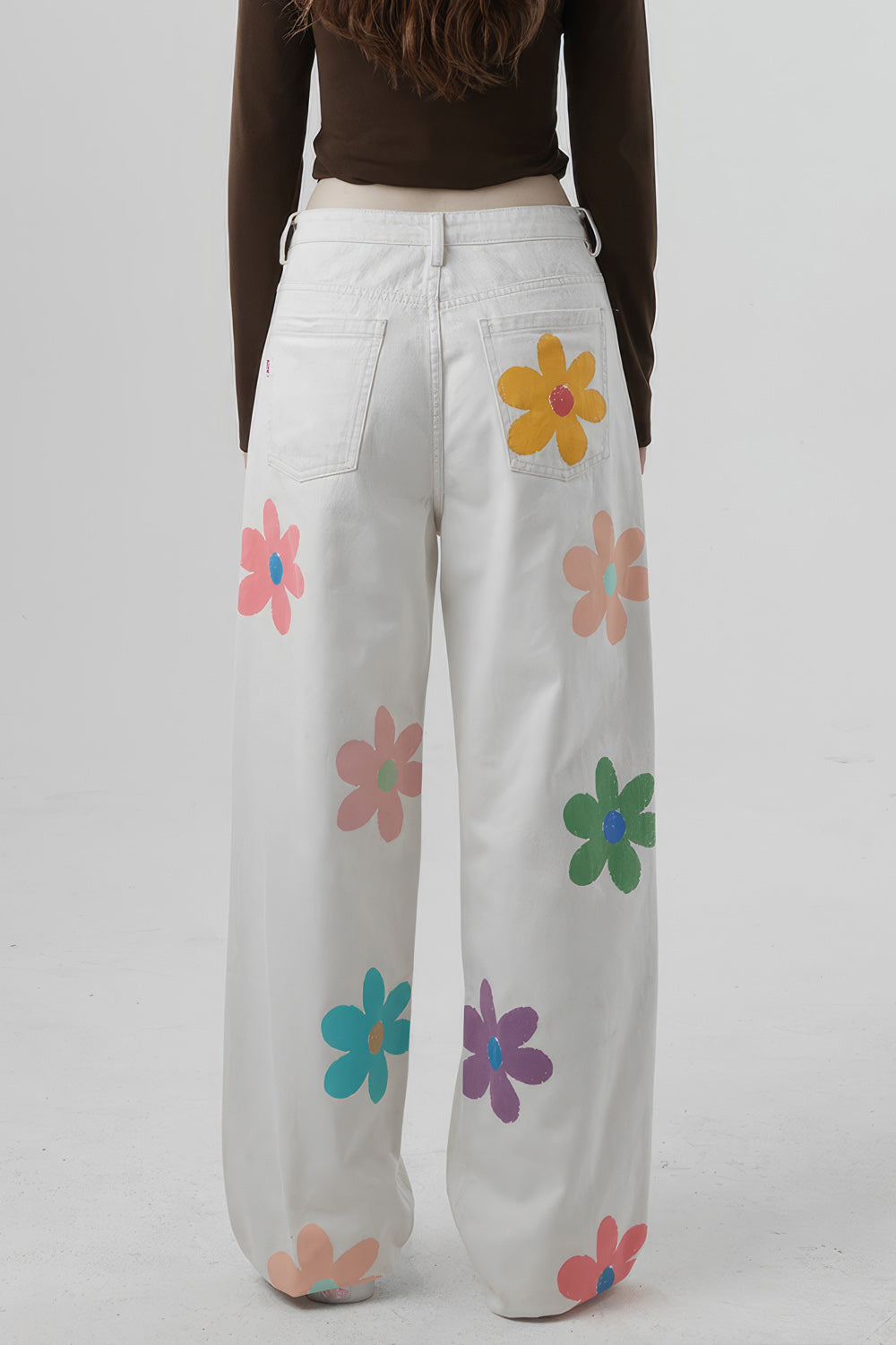 High Waist Jeans mit Blumen - Weiß