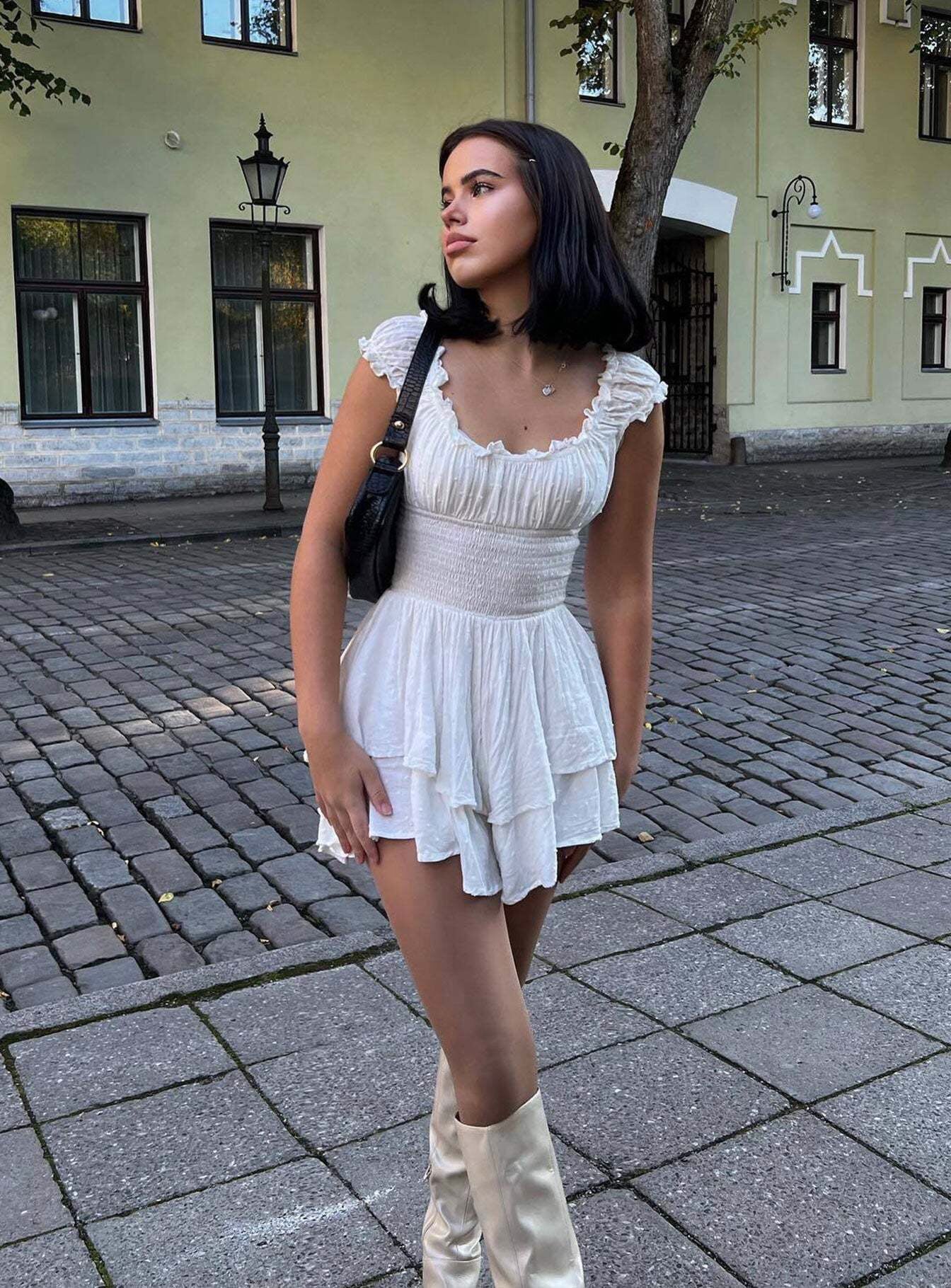 Hameda – Weißes Minikleid mit Puffärmeln