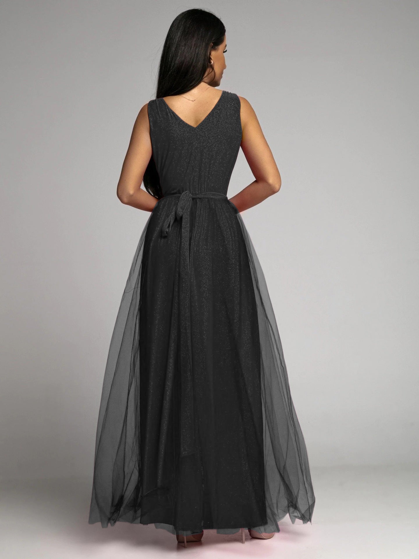 Robe mi-longue en maille à dos nu et décolleté plongeant