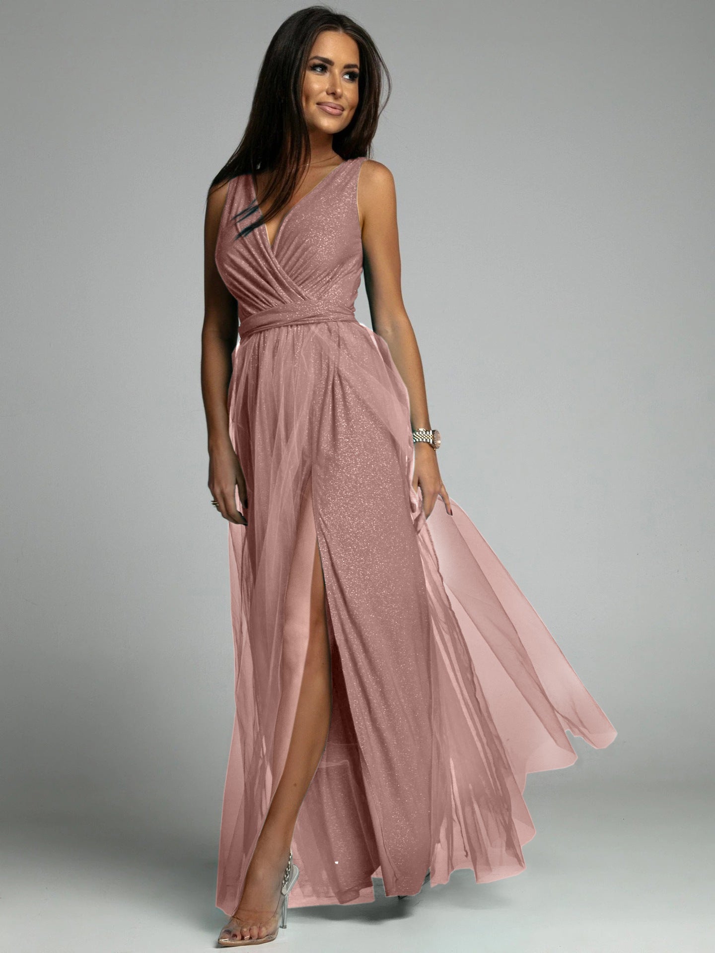 Robe mi-longue en maille à dos nu et décolleté plongeant