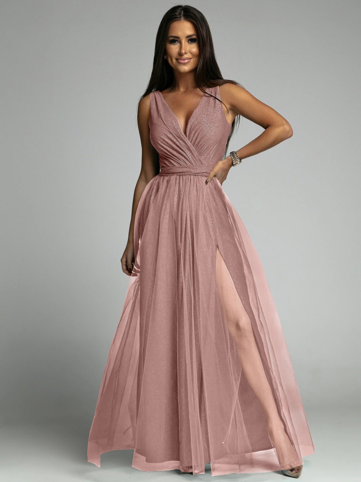Robe mi-longue en maille à dos nu et décolleté plongeant