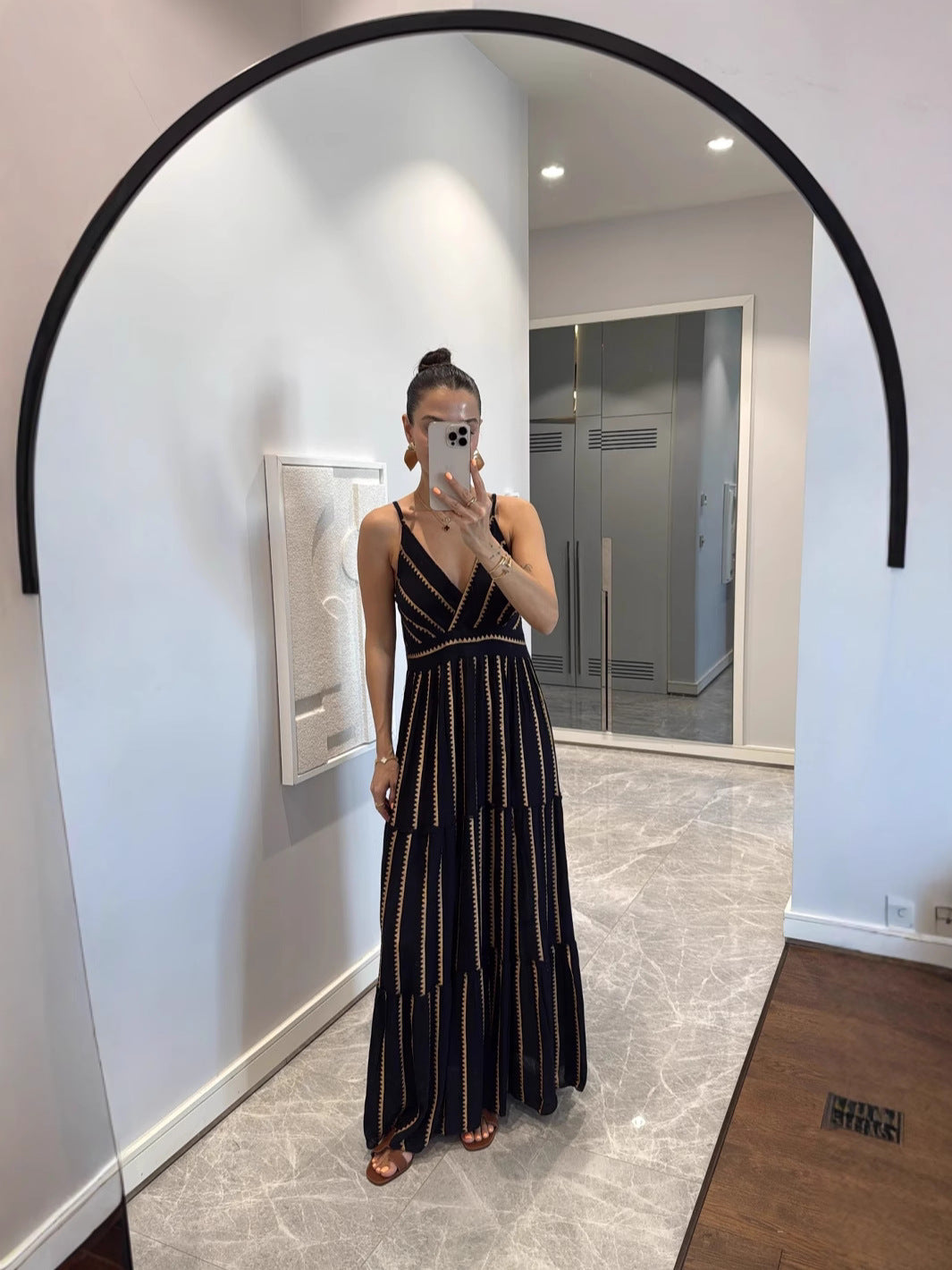 A Printed V-Neck Pleated Large Hem Dress