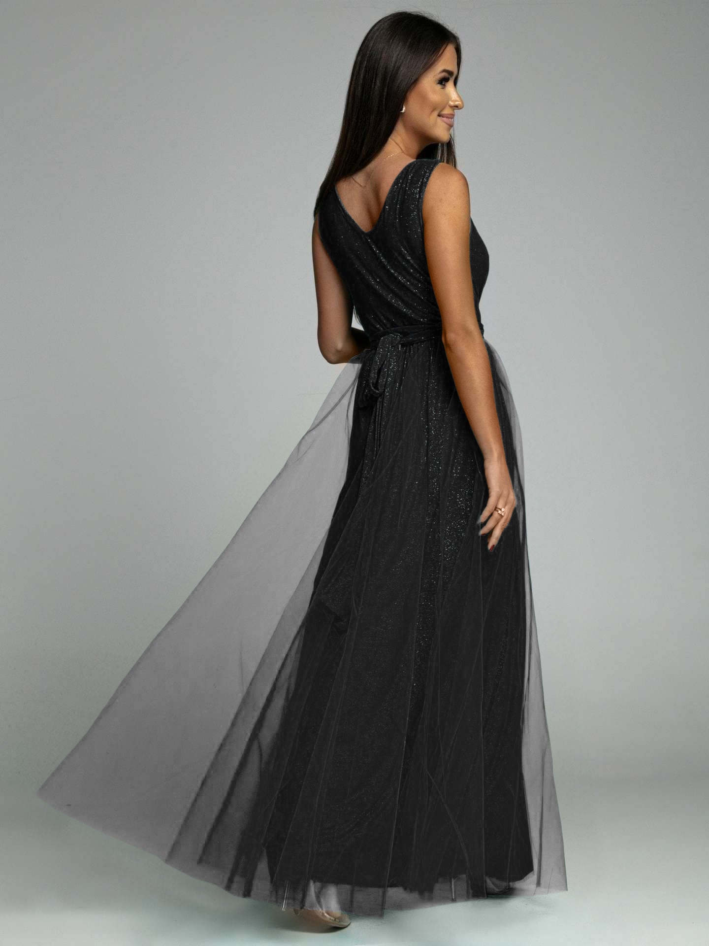 Robe mi-longue en maille à dos nu et décolleté plongeant