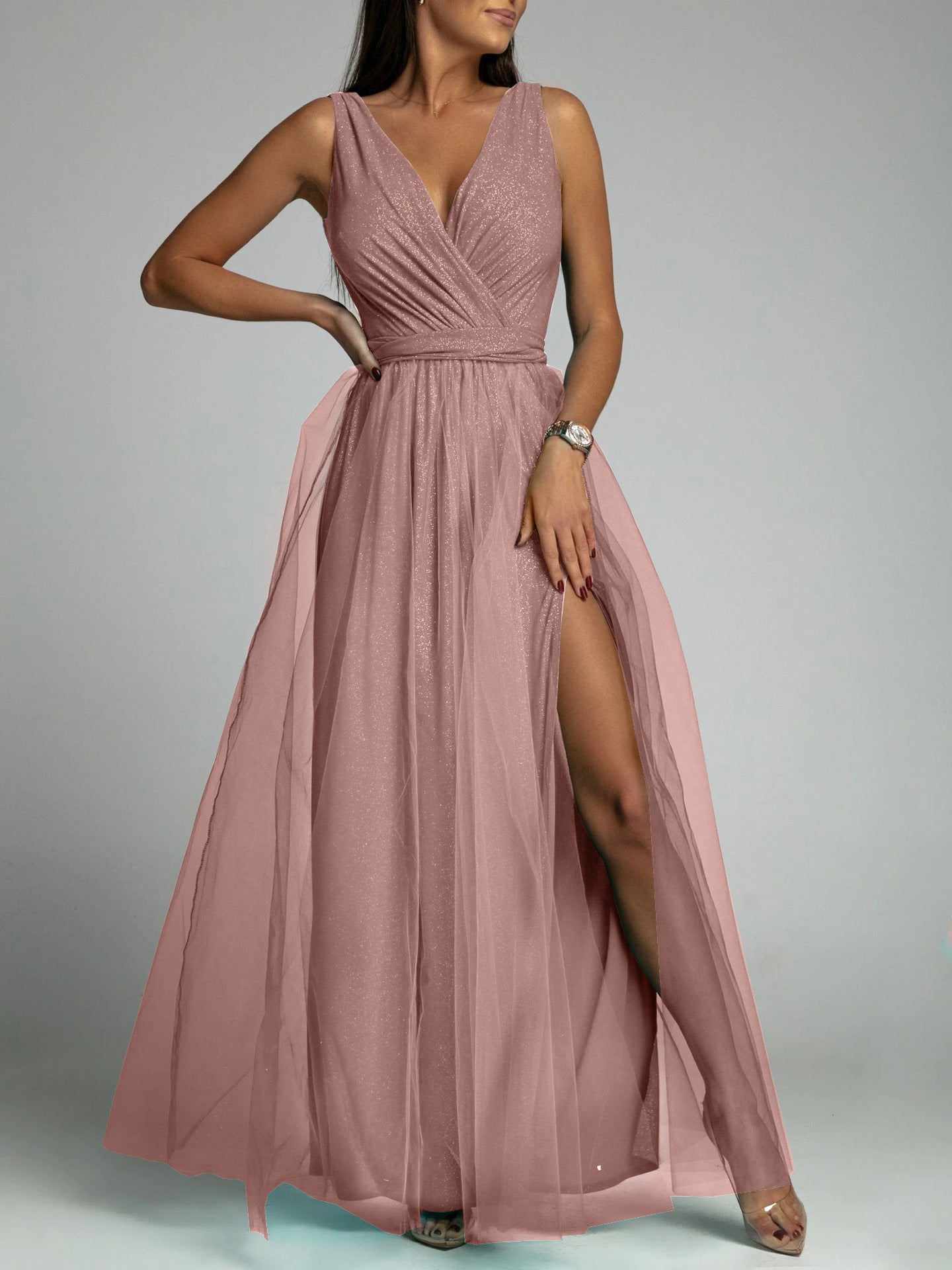 Robe mi-longue en maille à dos nu et décolleté plongeant
