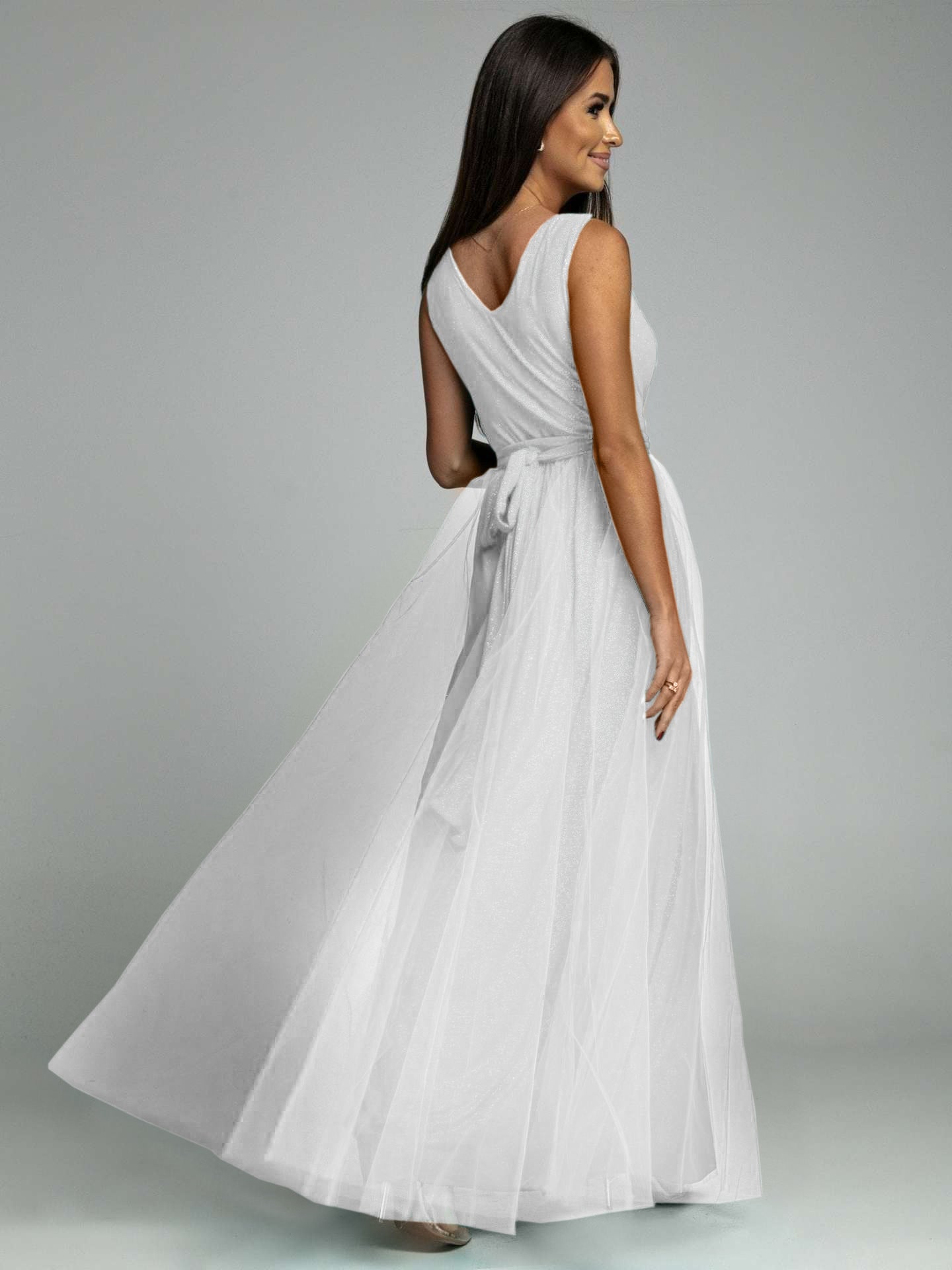 Robe mi-longue en maille à dos nu et décolleté plongeant