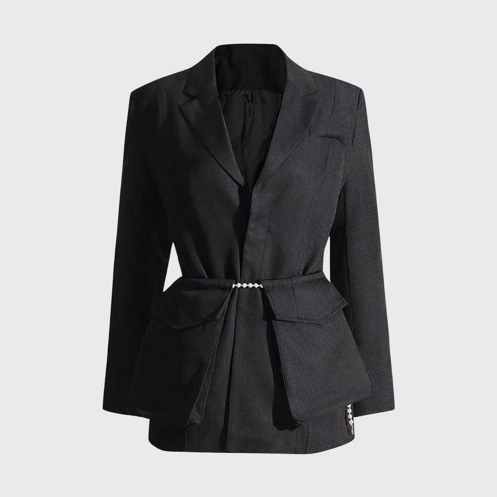 Schwarzer Blazer mit STRASSKETTE