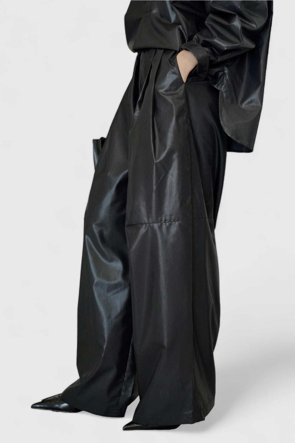 Pantalon large en cuir avec poches - Noir