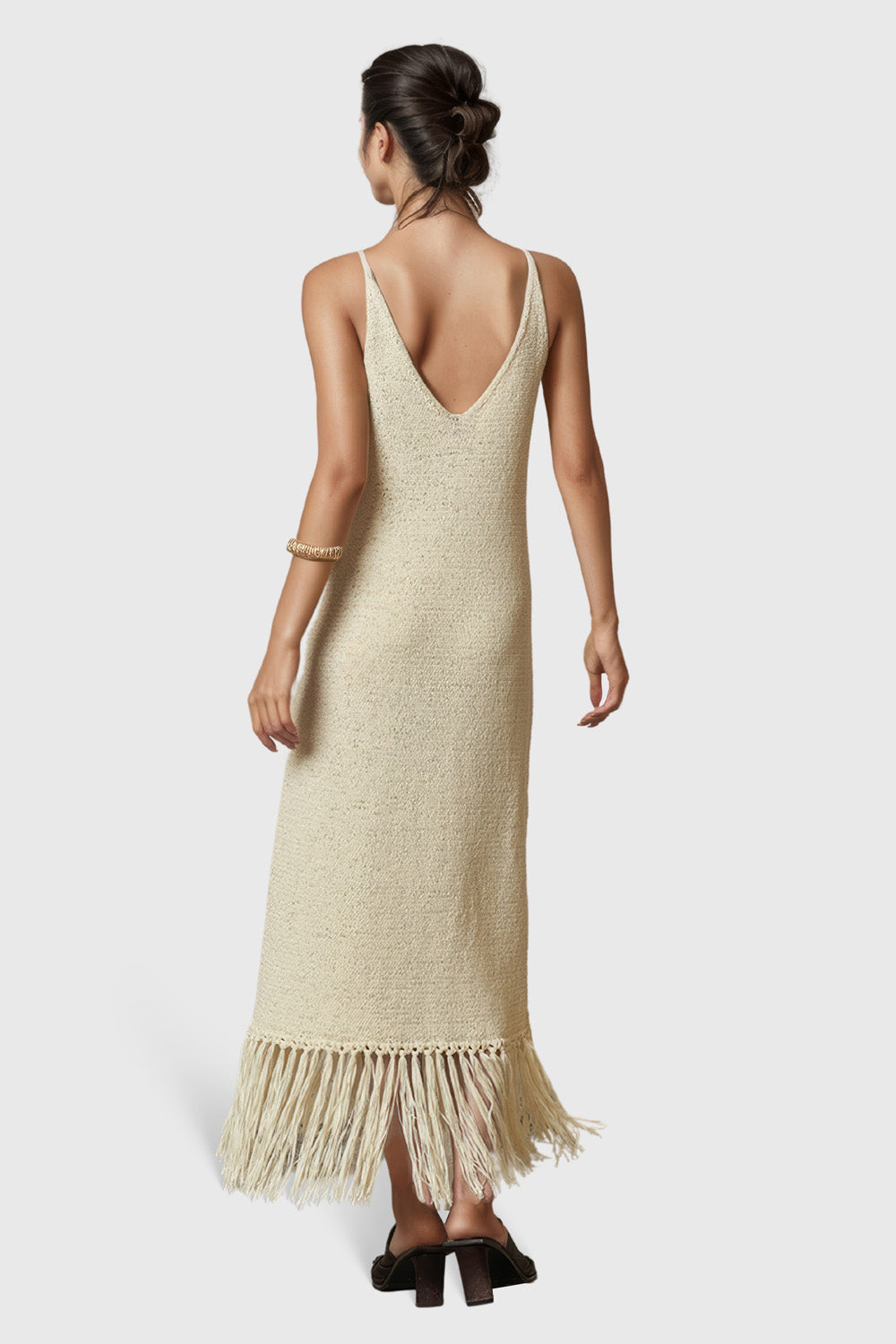 Strickkleid mit V-Ausschnitt und Fransen - Beige