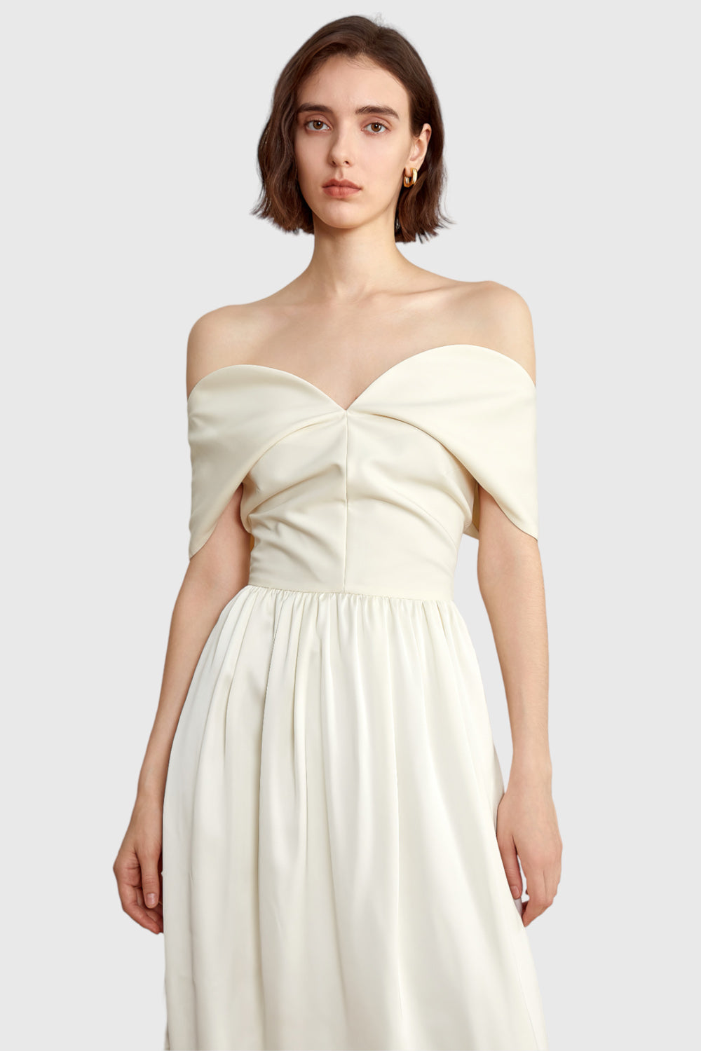 Schulterfreies Midikleid mit herzförmigem Ausschnitt - Beige